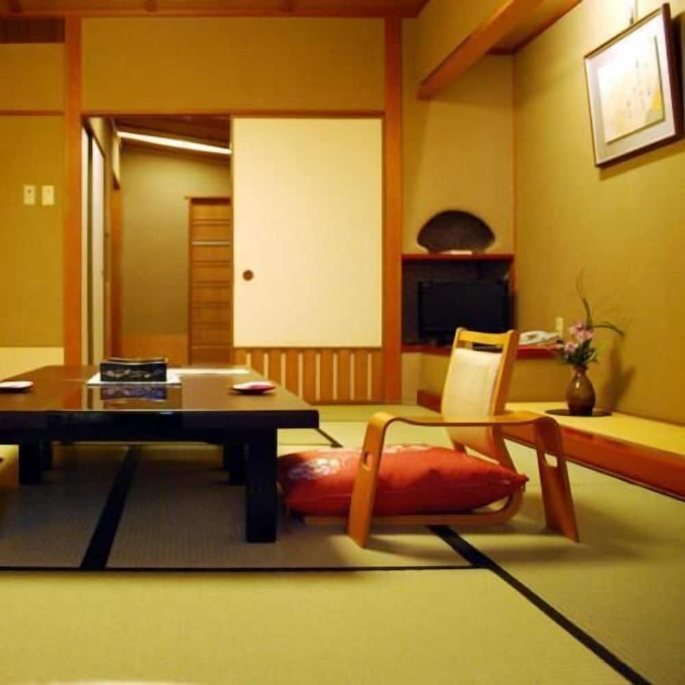 Yukemurino-Yado Biwanso 23/34