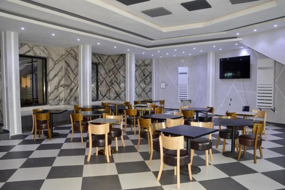 Vallee Des Princes Hotel 35/47