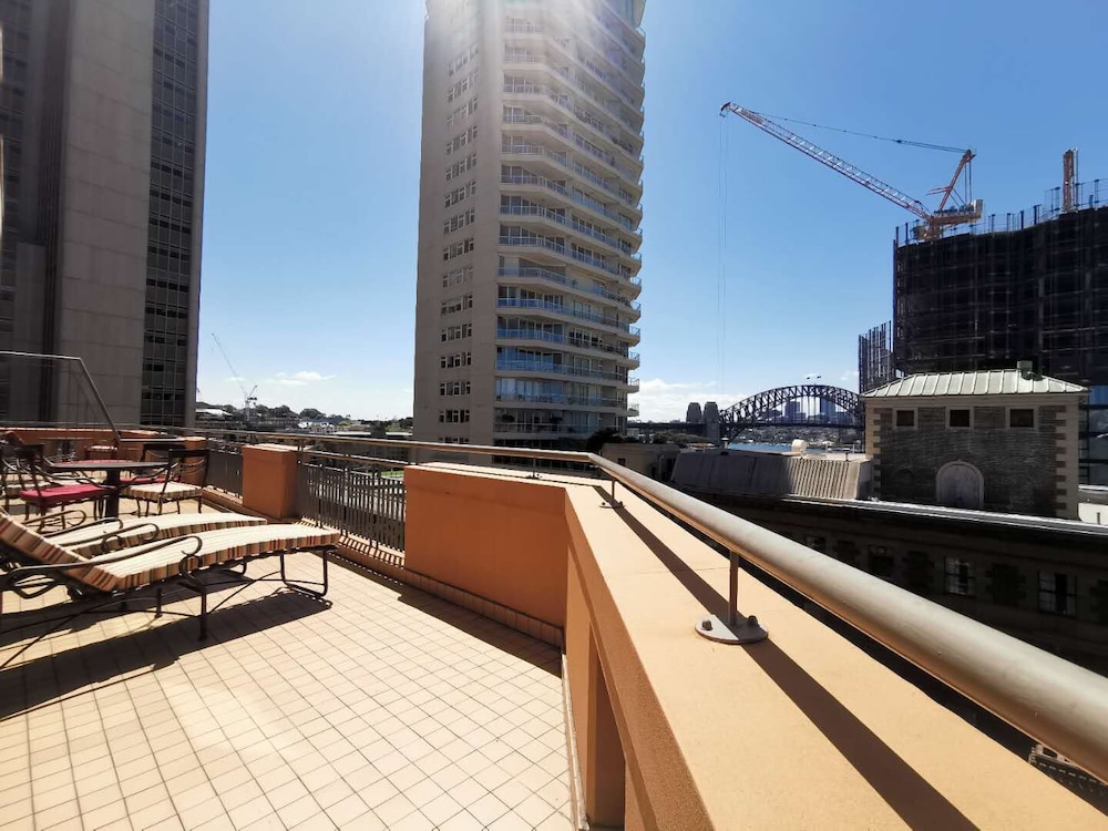 Sir Stamford Circular Quay 45/46