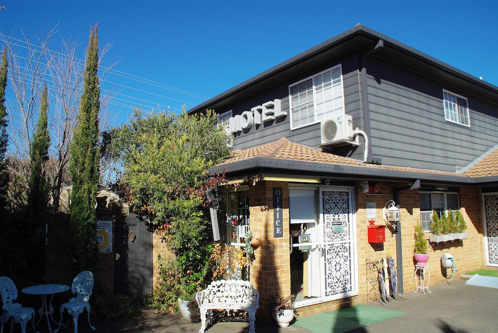 WHITE LANTERNS MOTEL 3/60