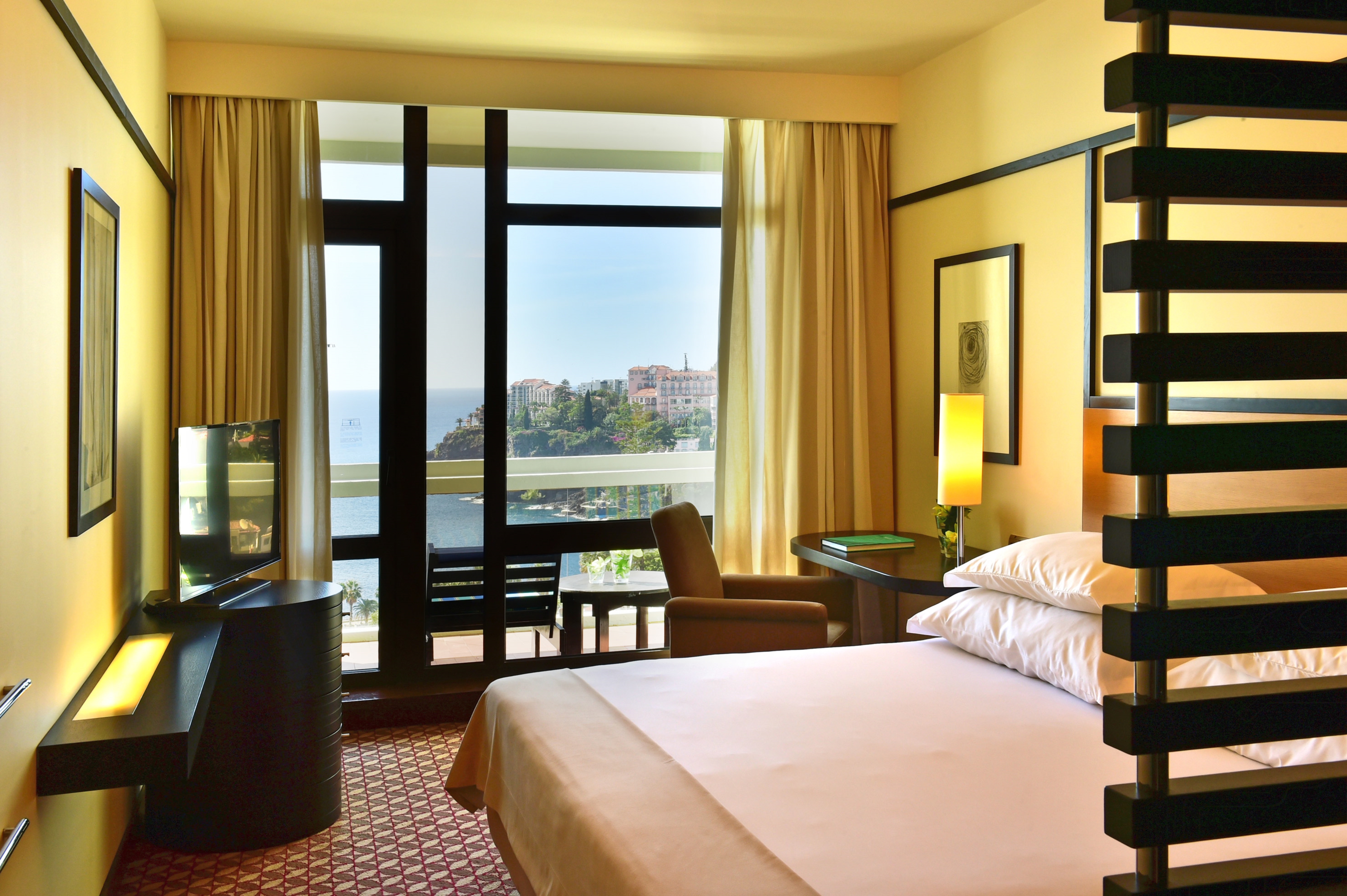 CLASSIC, DOUBLE BED, SIDE SEA VIEW