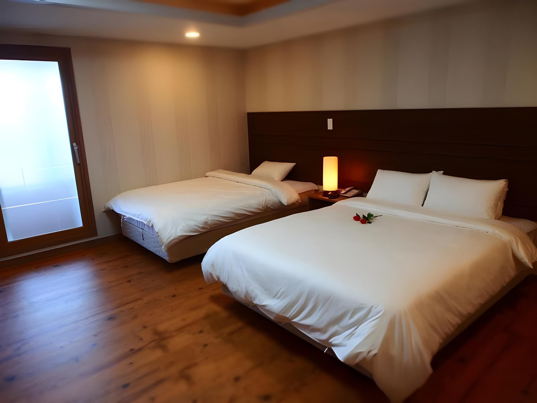 Deluxe, Twin Beds, 12 Pyeong