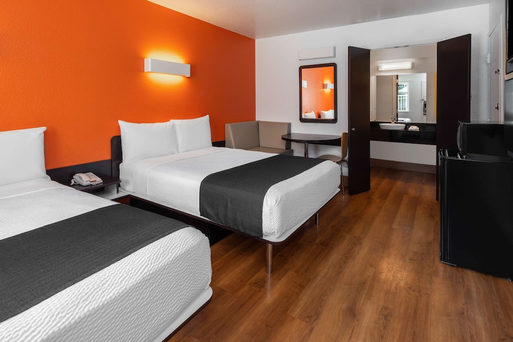 Motel6 Carpinteria CA Santa Barbara South 28/62