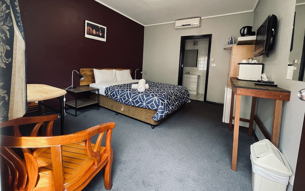 City East Motel 10/41