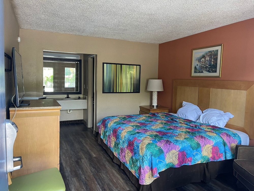 Knights Inn Jacksonville Downtown 13/21