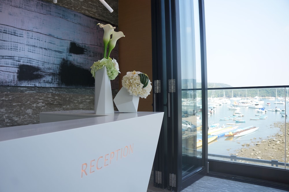 The Pier Hotel 20/69