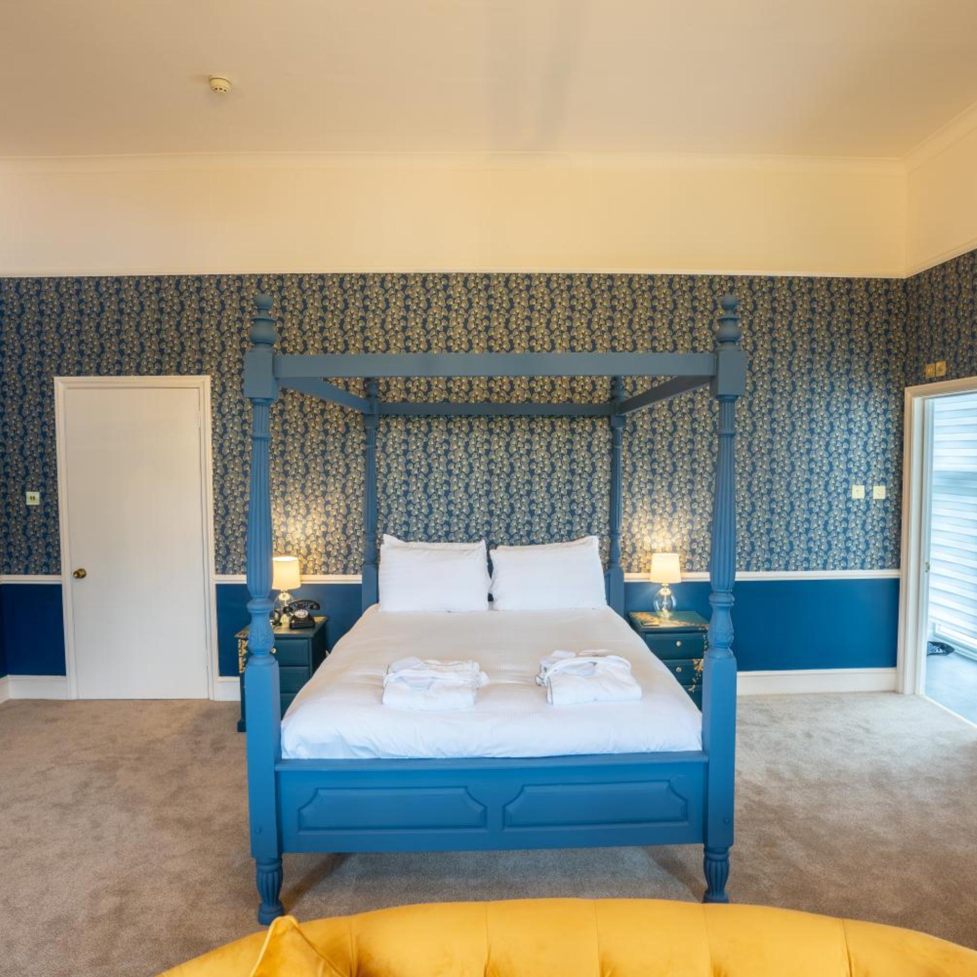Four Poster, Deluxe, Mansion