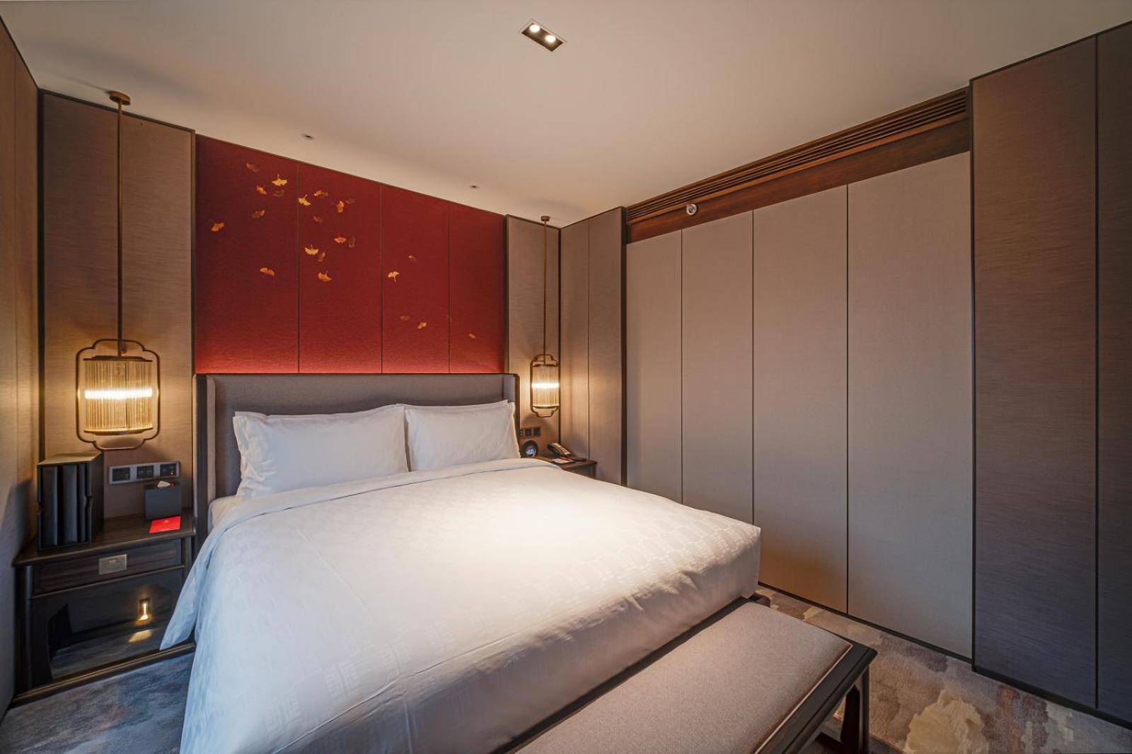 Leisure, King Bed