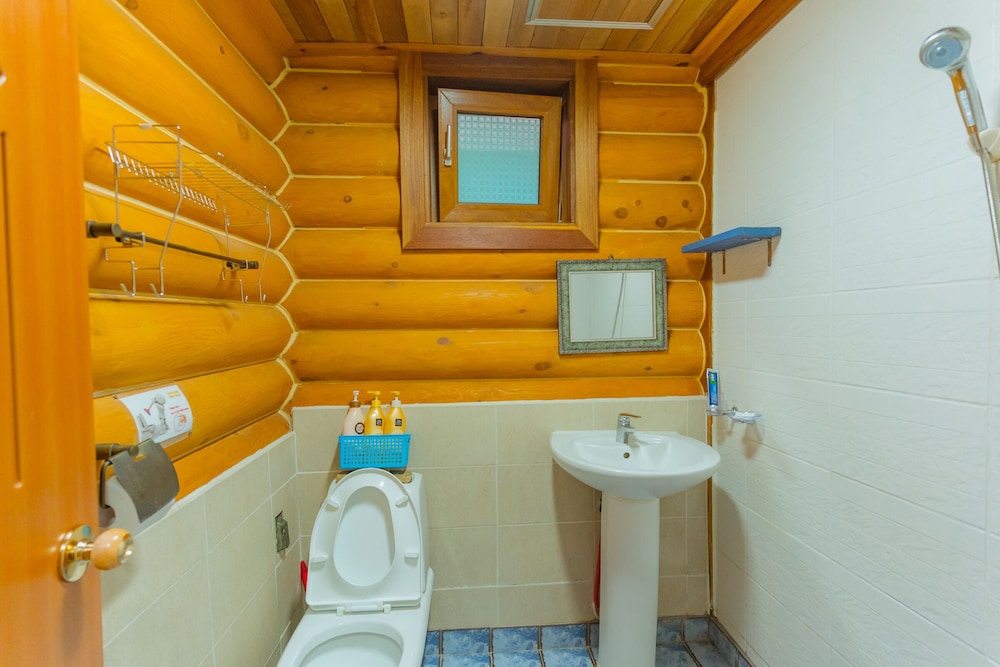 Jeju Jungmun Log Pension Resort 50/50