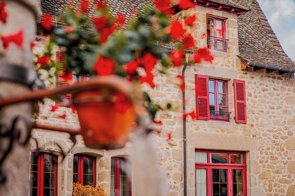 AUBERGE DE LA TOUR 25/40