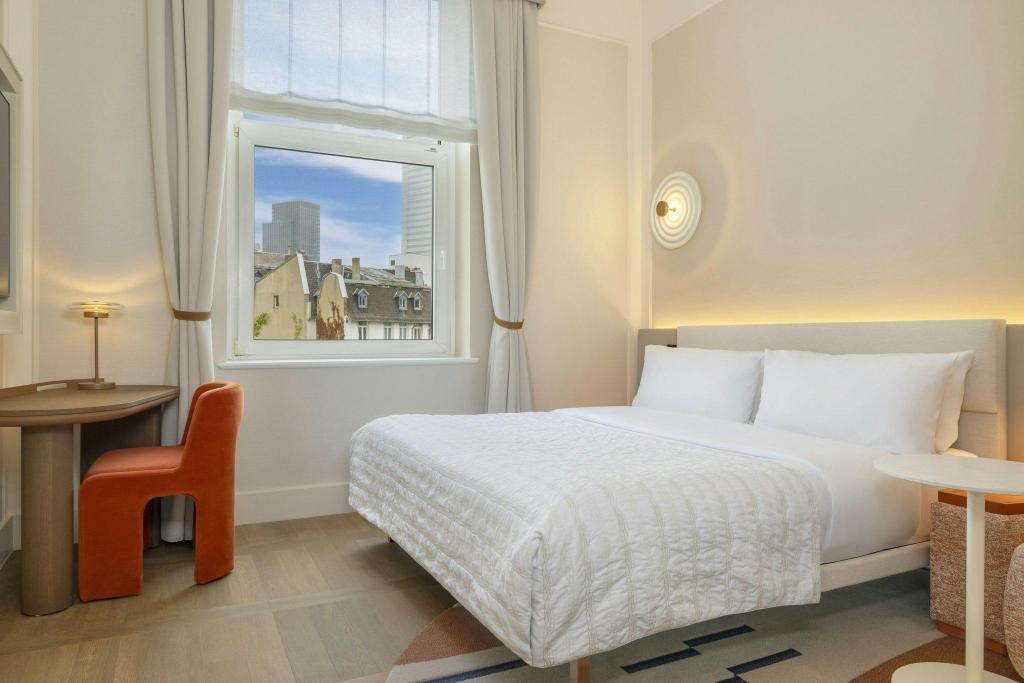 Palais, Guest Room, King Bed, Palais Wing