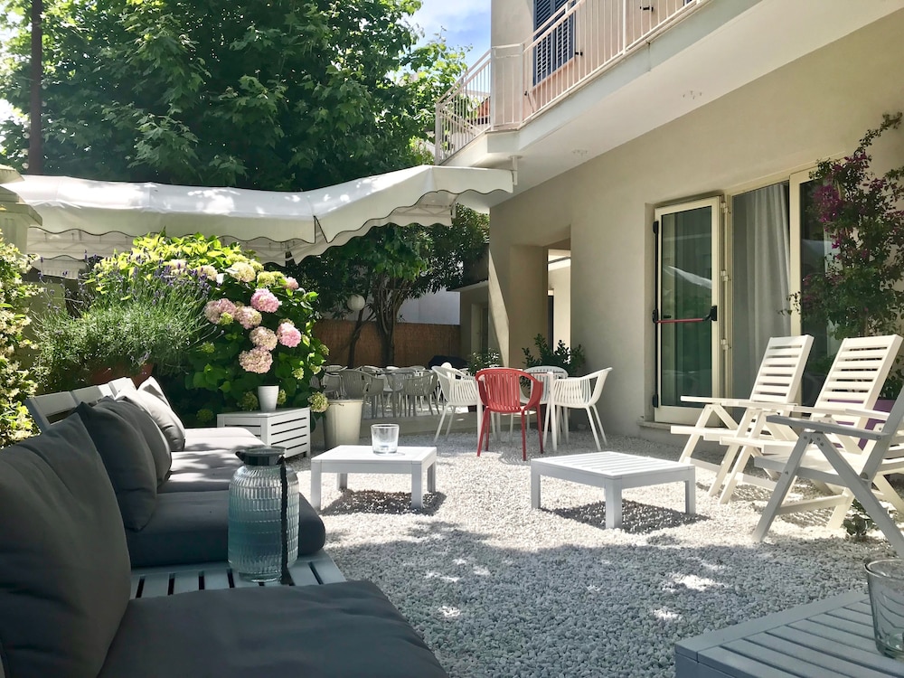 Petit Hotel 31/50