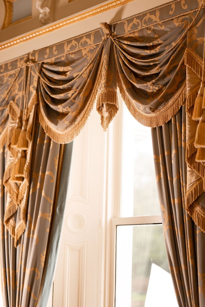 MANOR HOUSE COUNTRY HOTEL 26/56
