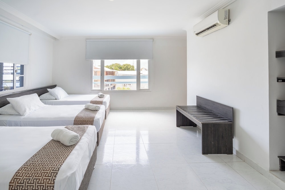 ROOM, SEXTUPLE