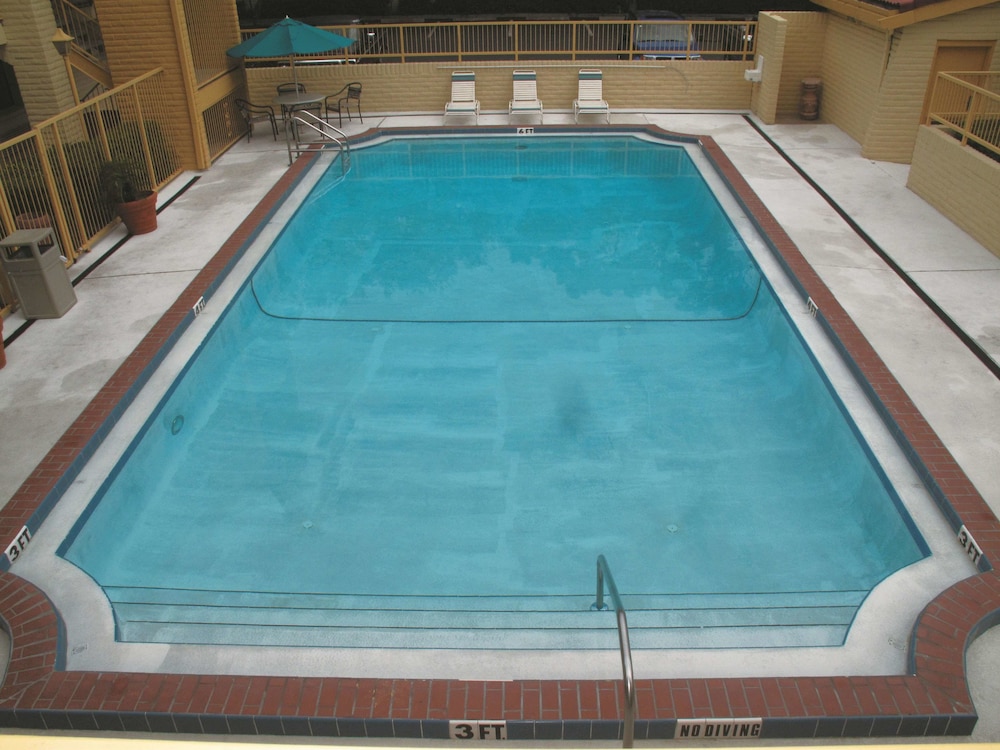 La Quinta Inn by Wyndham Tampa Bay Pinellas Park Clearwater 36/56