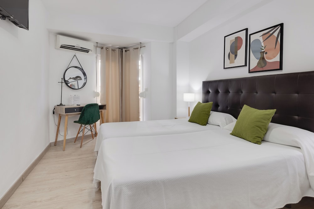 Madrid Hotel 24/73
