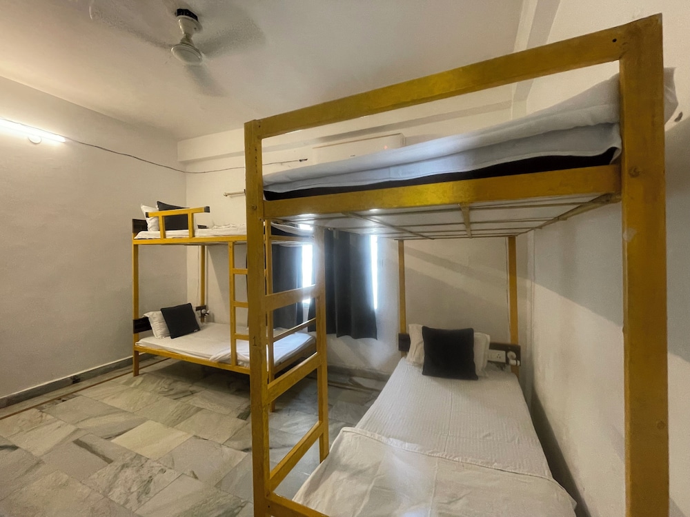 FEMALE DORM, FEMALE ONLY
