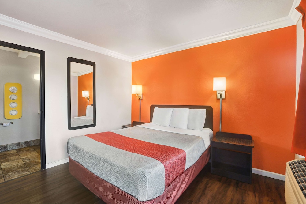 Motel6 Fresno, CA - Belmont Ave 16/39