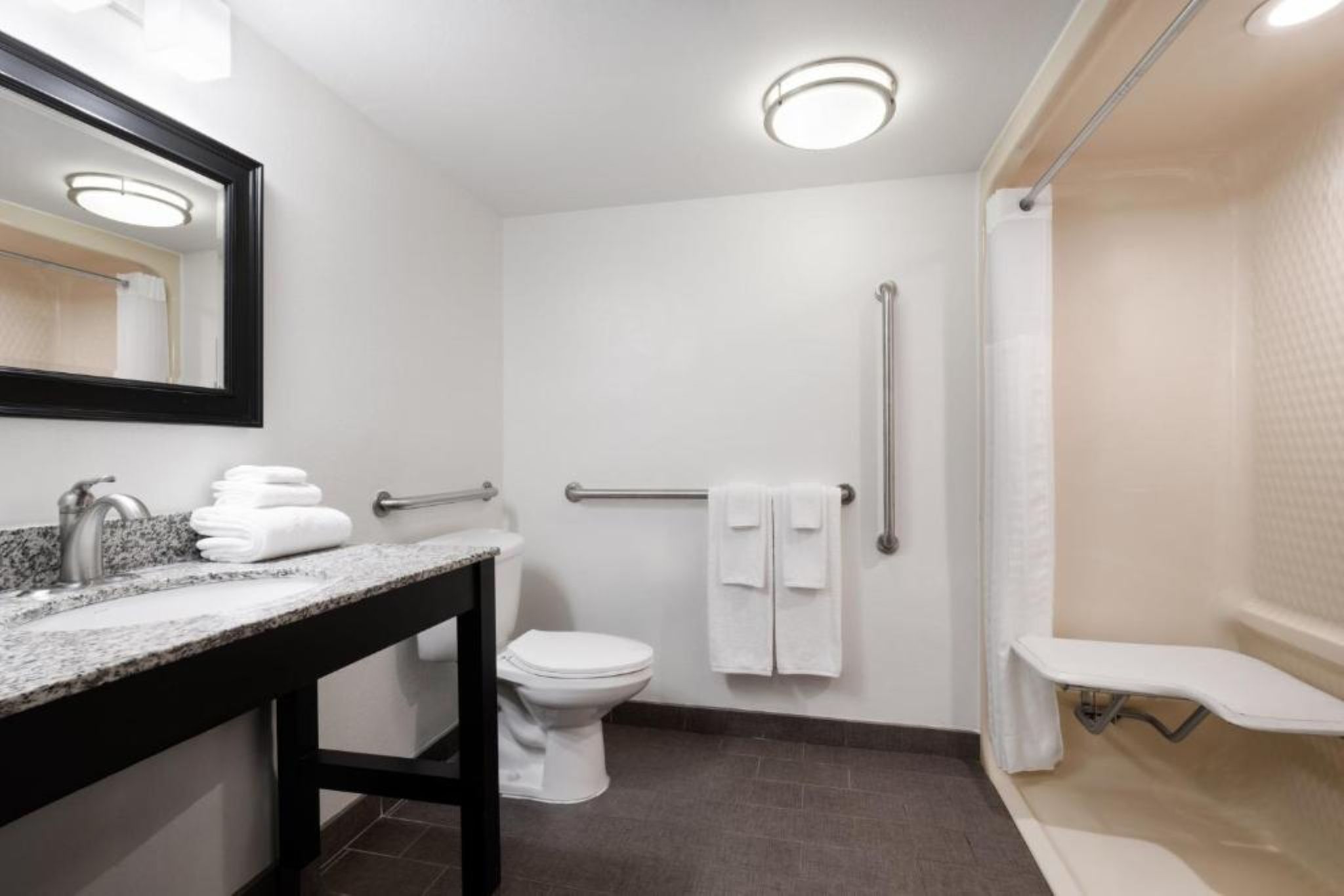 Room, 2 Queen Beds, Accessible, Garner Hotel Page - Lake Powell Area By IHG 2/2