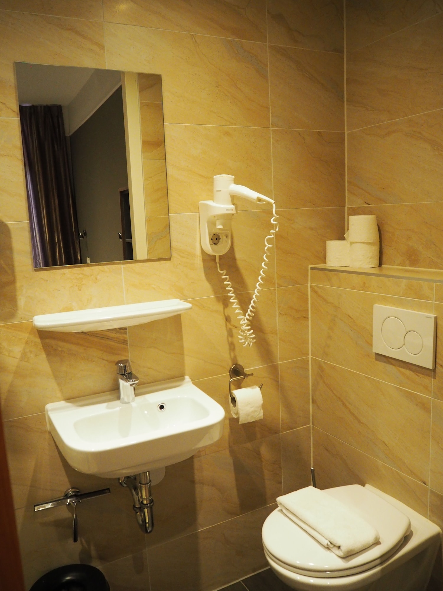 ROOM, TRIPLE