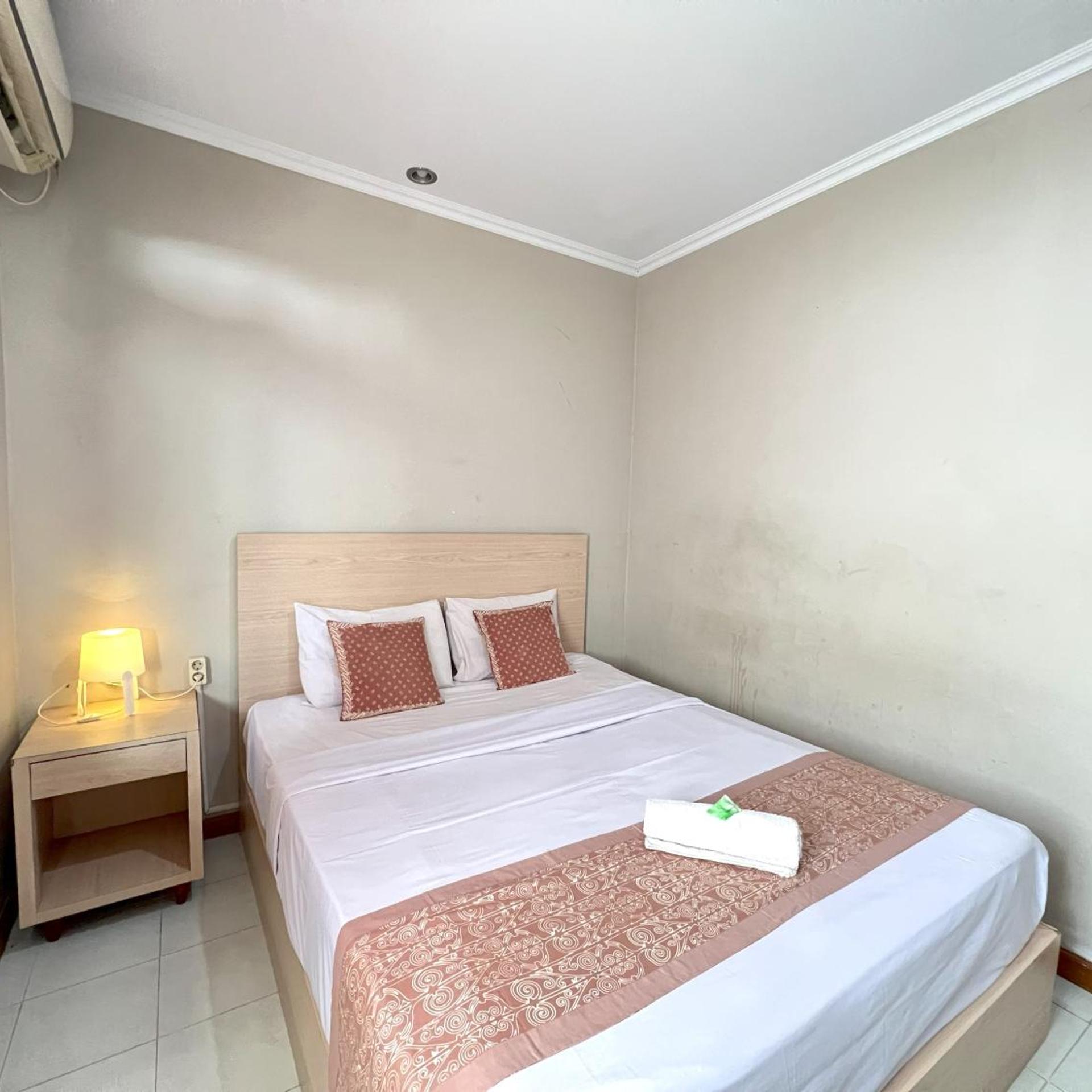 OYO 3819 Hotel Winotosastro 7/33