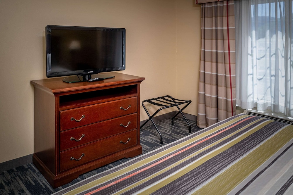 Country Inn and Suites By Radisson Charleston South WV 40/46