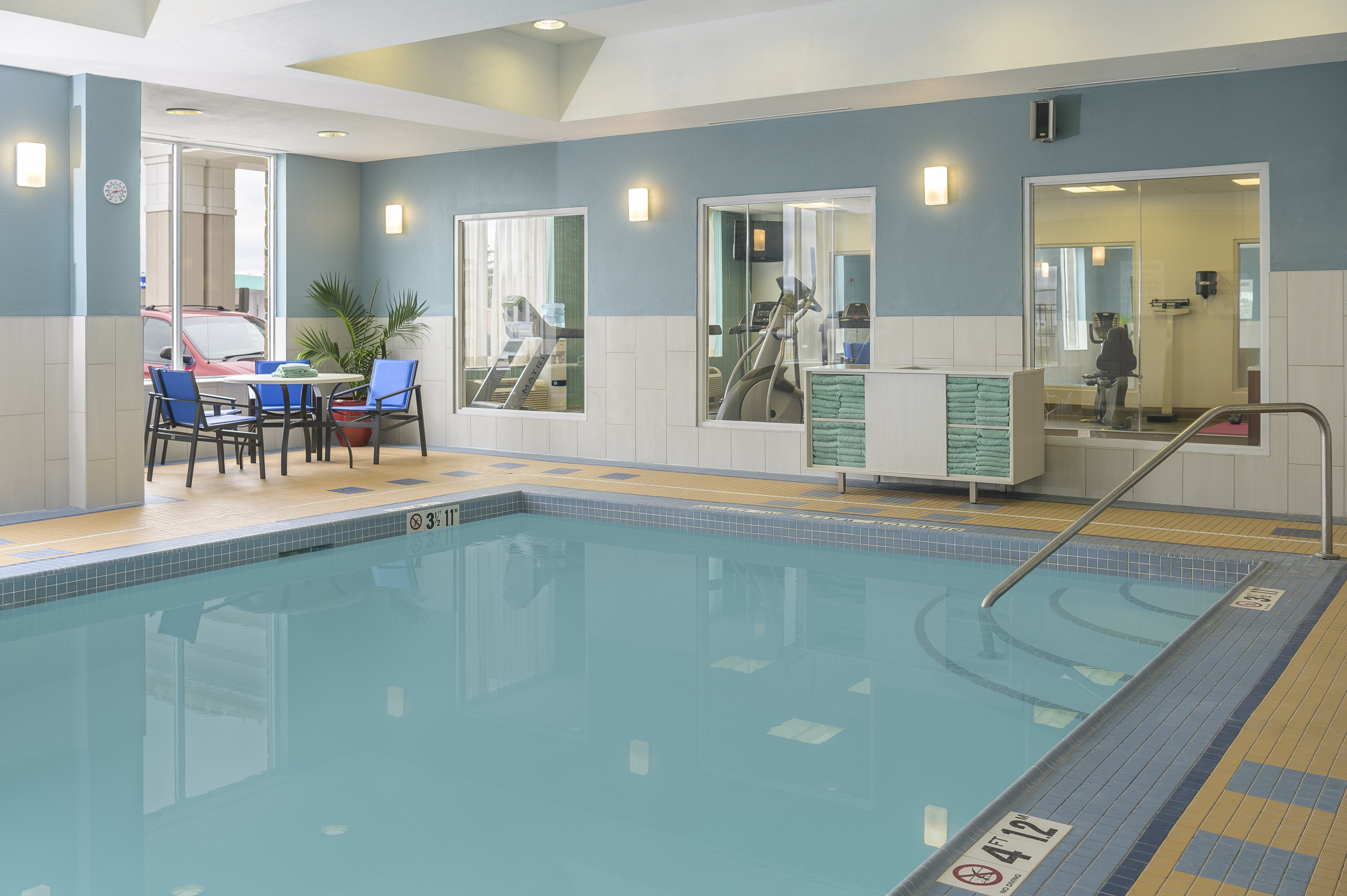 Holiday Inn Express Hotel Suites North Bay 40/75