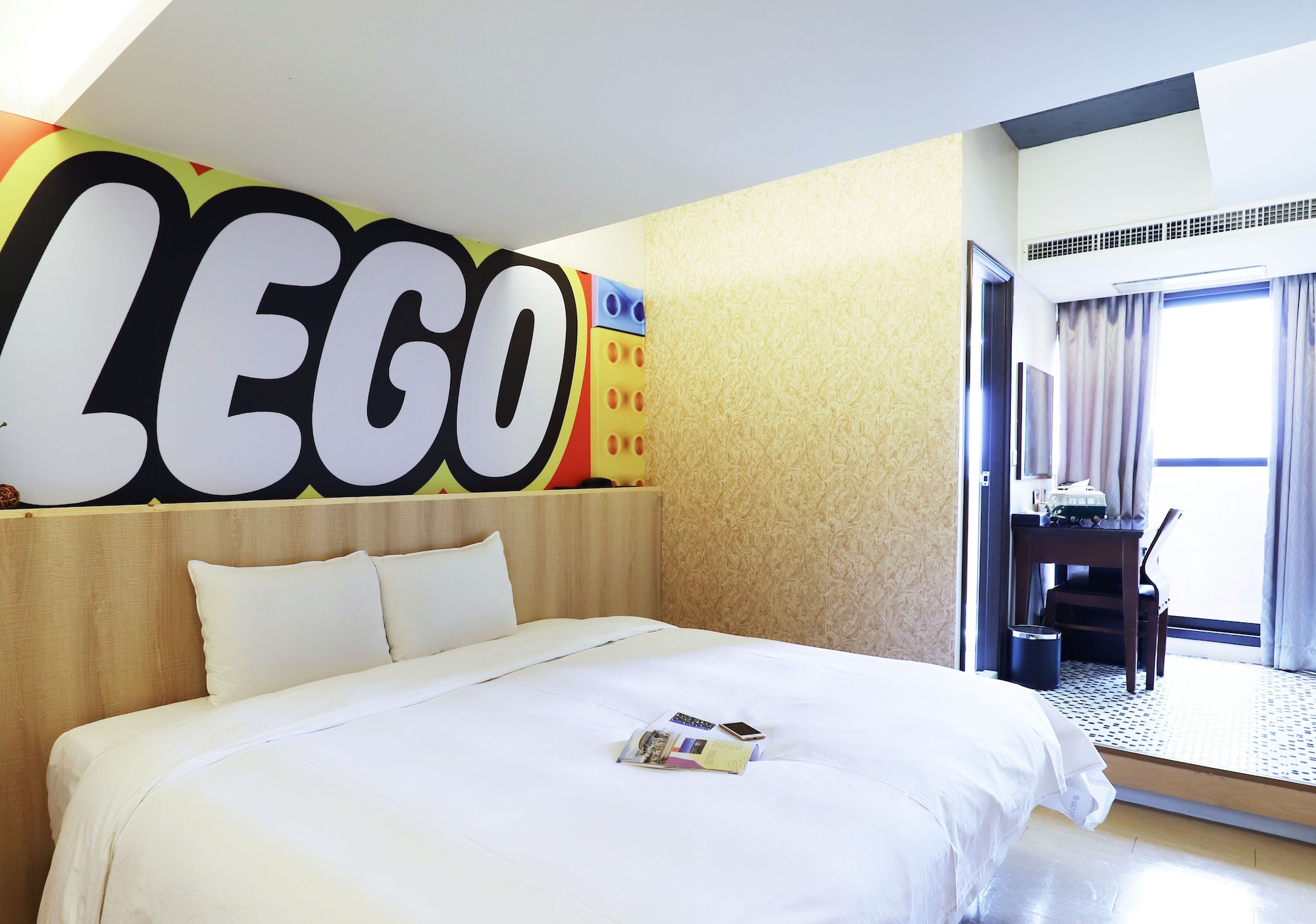 DELUXE, KING BED, BALCONY