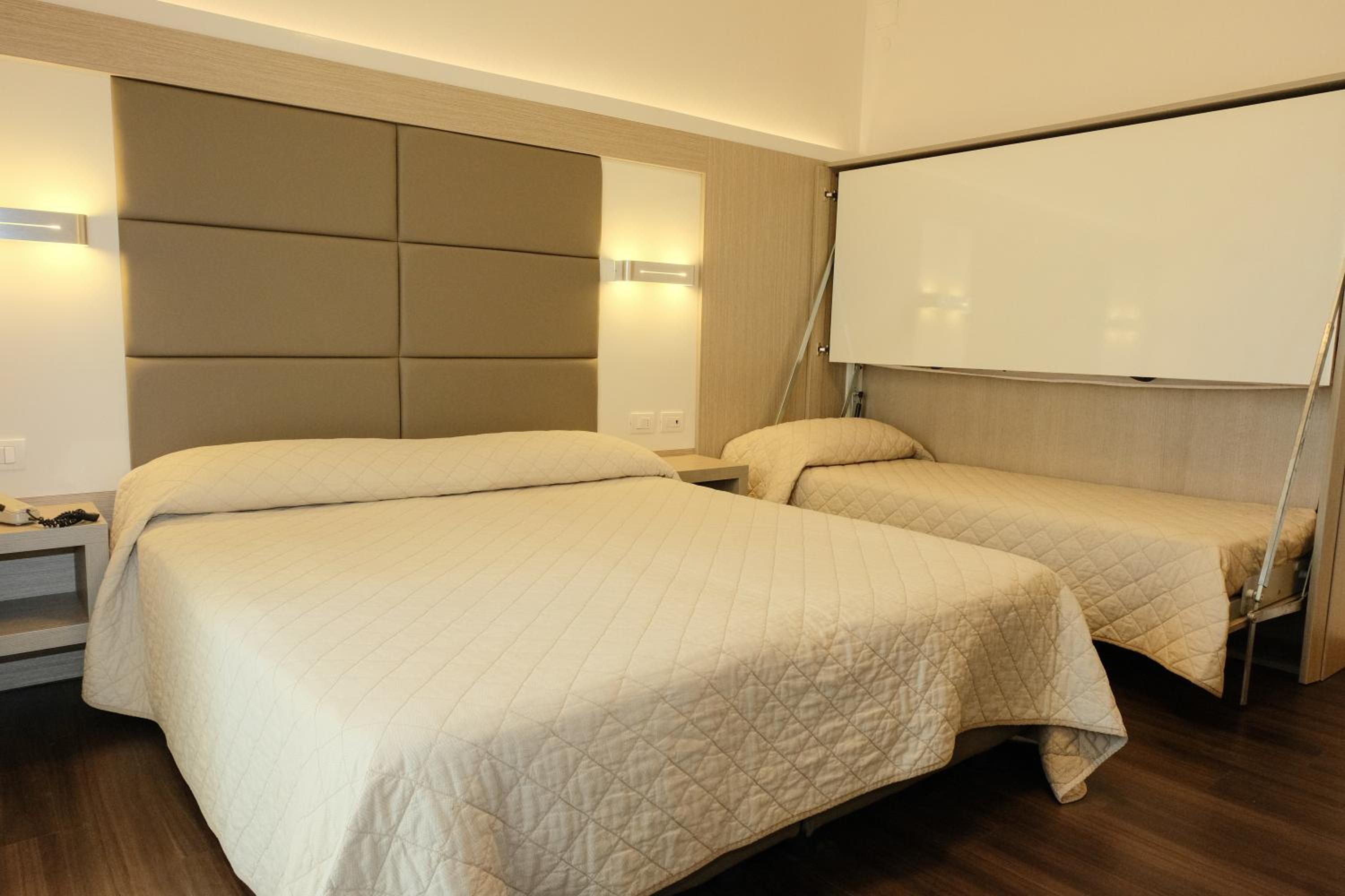 Comfort, Quadruple, Lateral Side Sea View