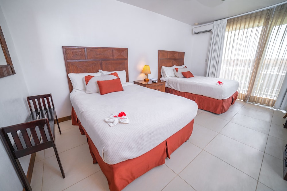Paradise Beach Hotel 25/79
