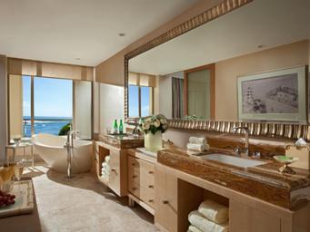 Earl, King Bed, Beach Front
