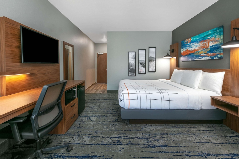 La Quinta Inn Suites Jacksonville 13/34