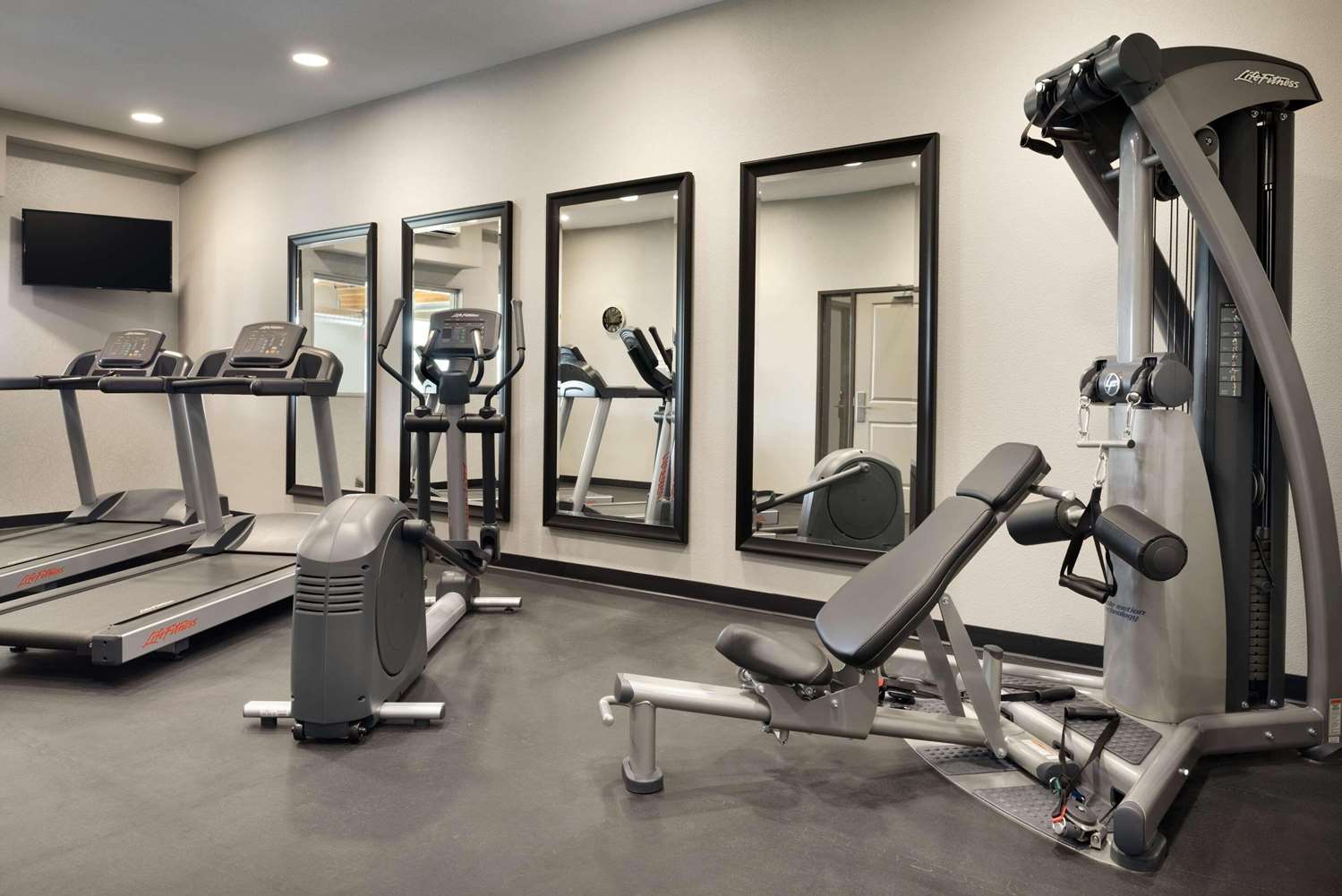 Country Inn & Suites by Radisson, Indianola, IA 10/29