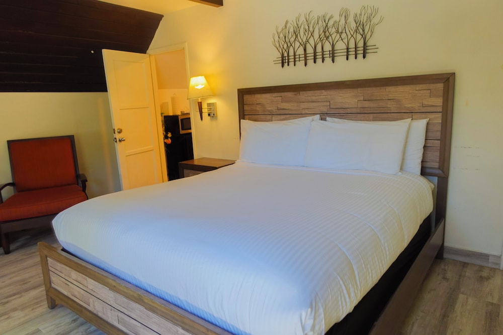 Sleepy Hollow Cabins and Hotel 25/50