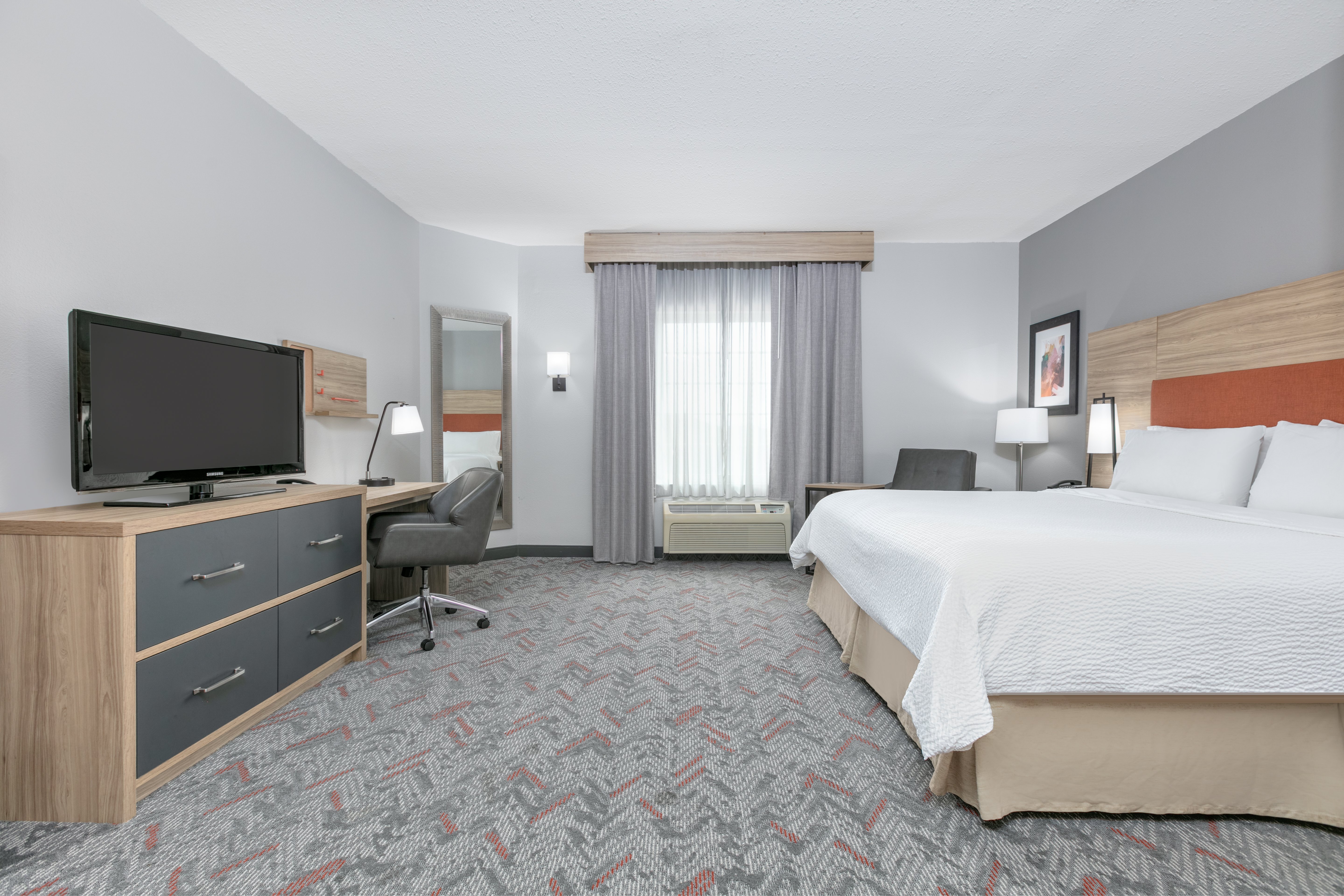 STUDIO, SUITE, KING BED