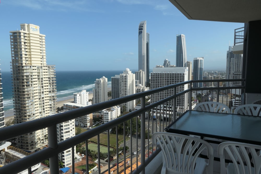 Mantra Crown Towers Surfers Paradise 6/95