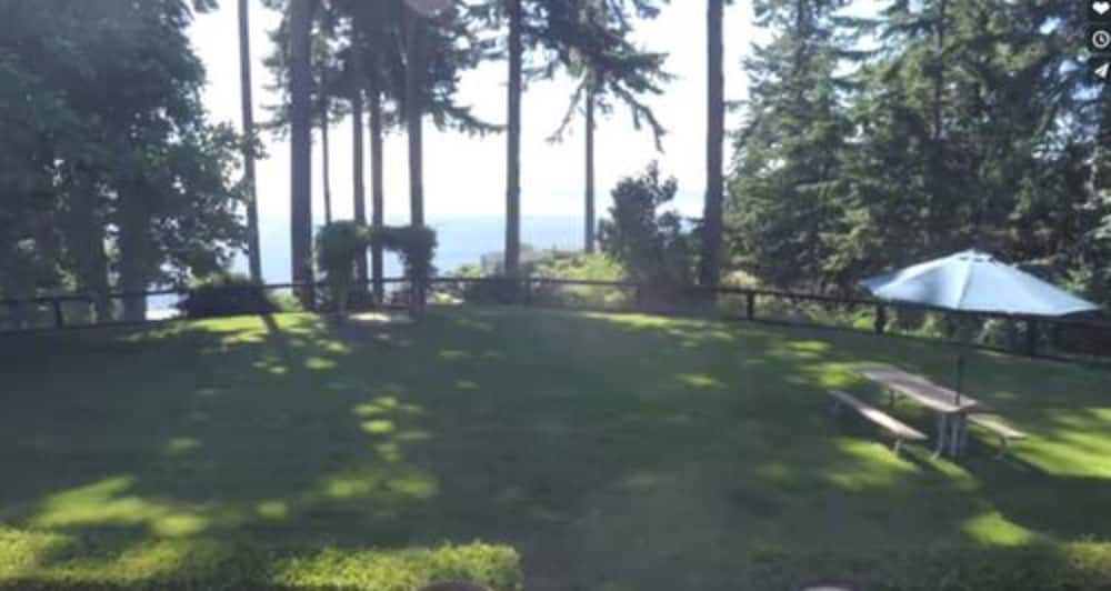 Comforts of Whidbey 30/34
