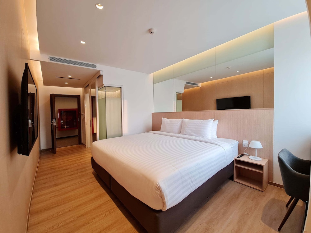 ROOM, KING BED