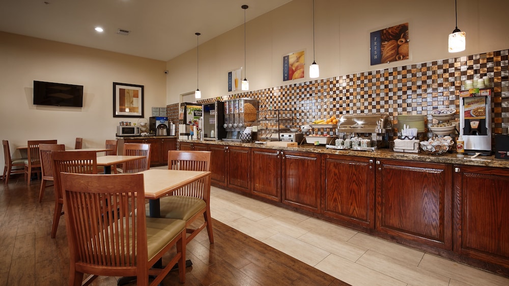 Best Western Plus Hobby Airport Inn and Suites 40/58