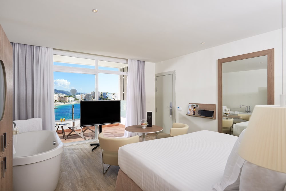 The Level, Junior Suite, King Bed