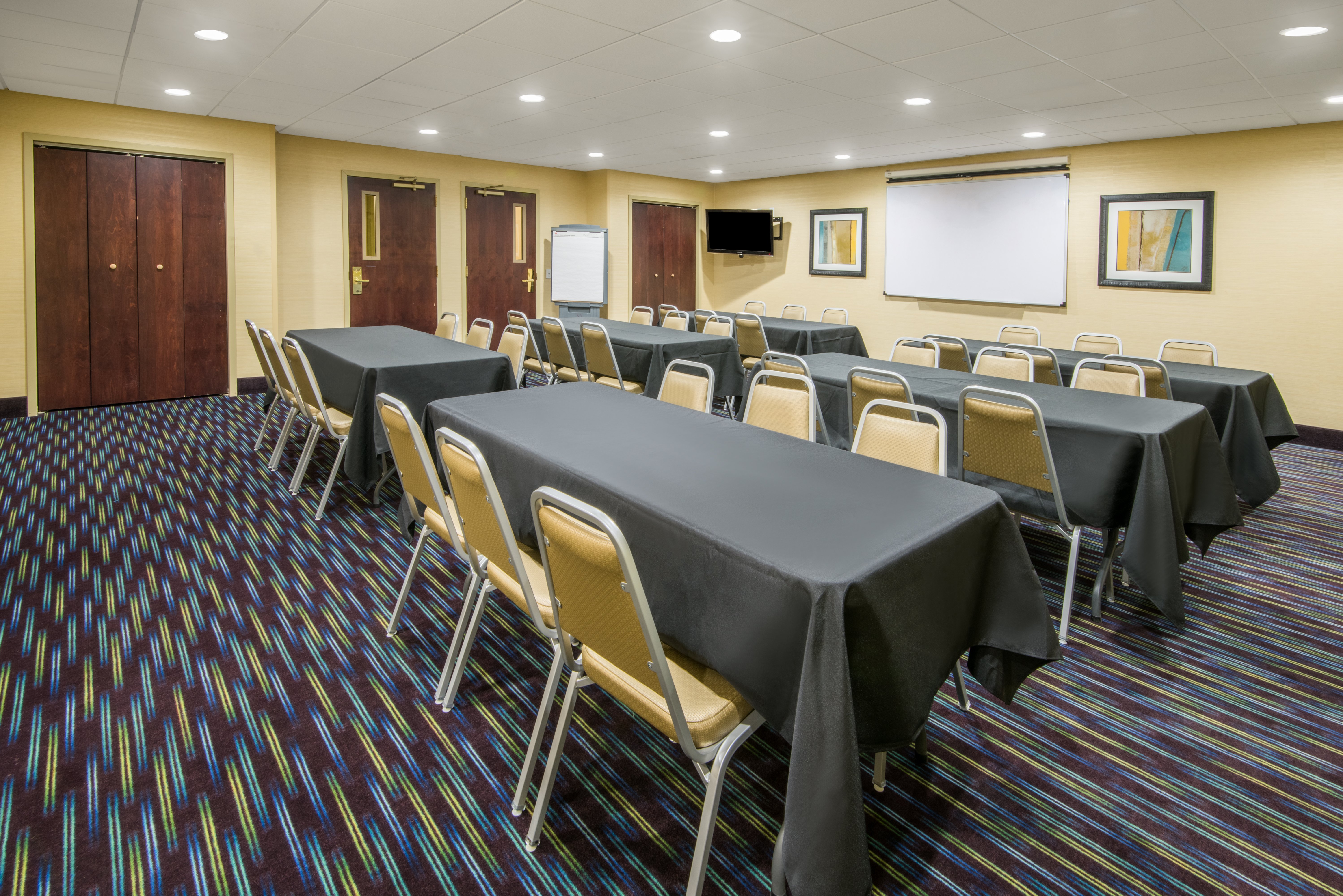 Holiday Inn Express Hotel Suites Ashland 51/56
