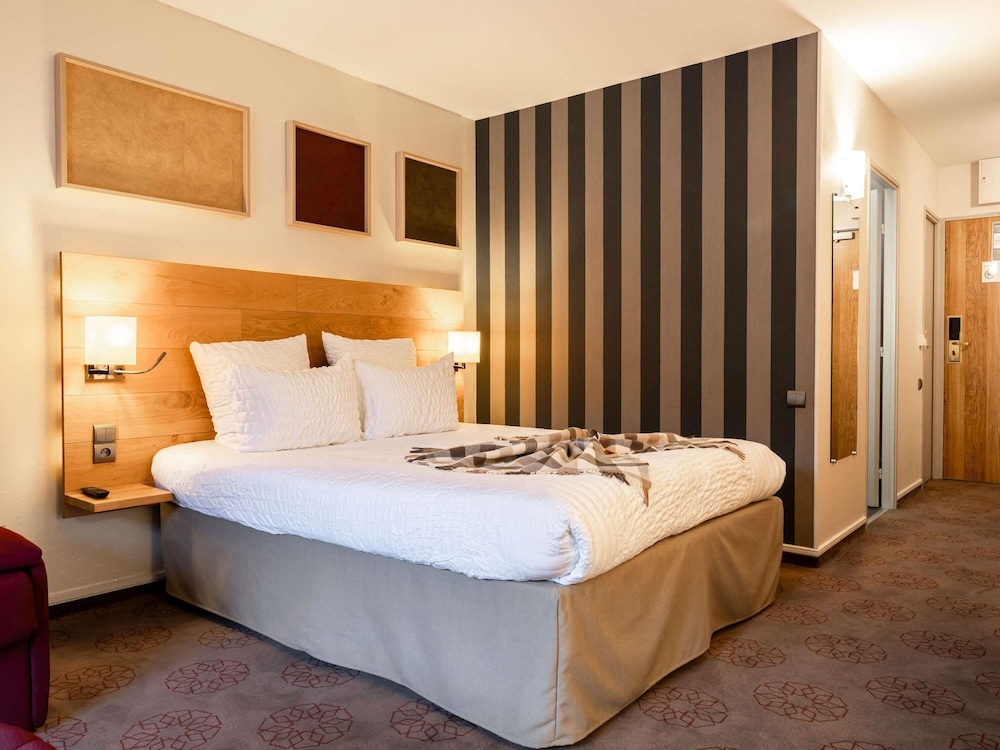 Mercure Saint-Lary 17/68
