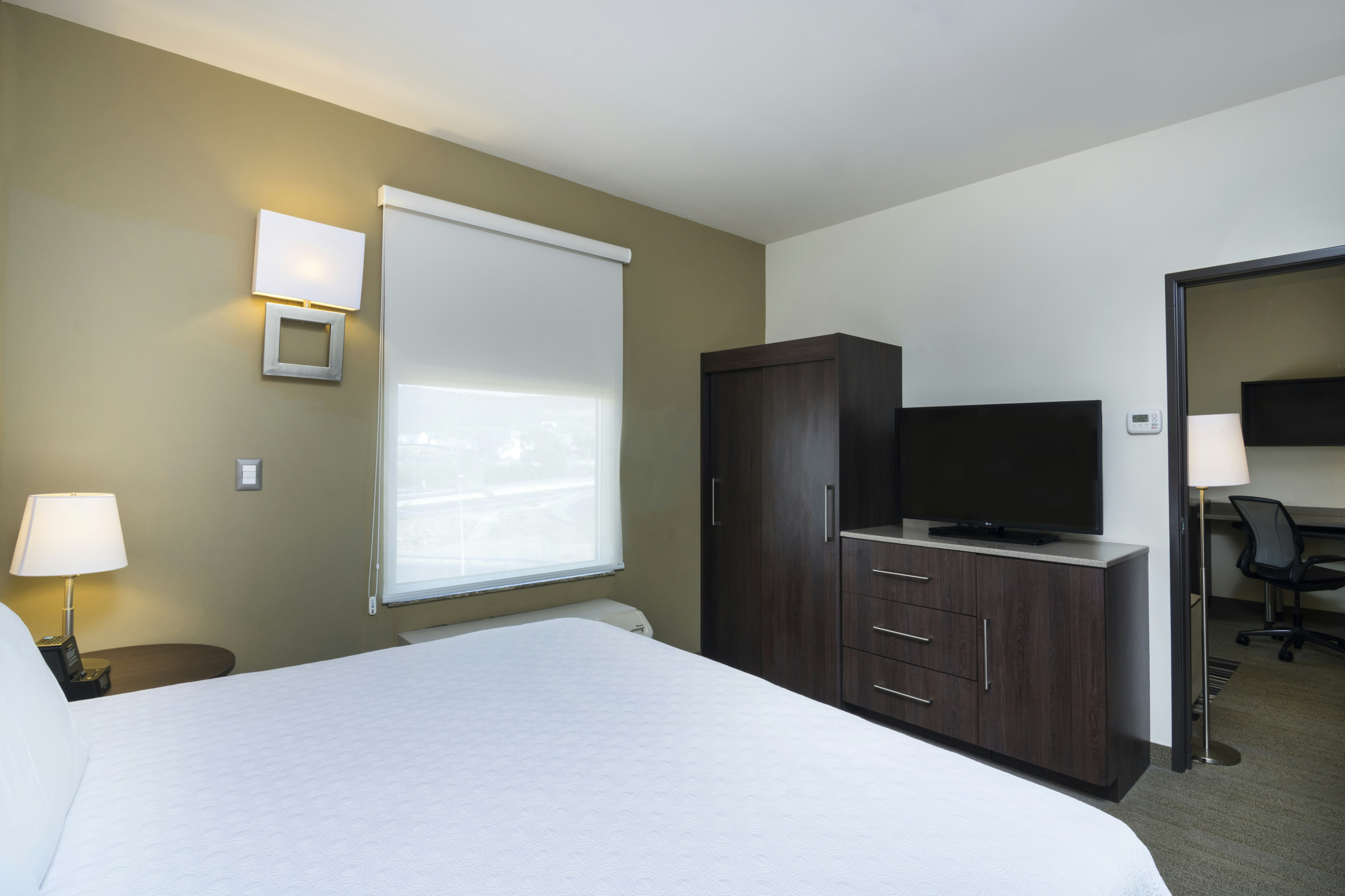 1 BEDROOM, SUITE, KING BED