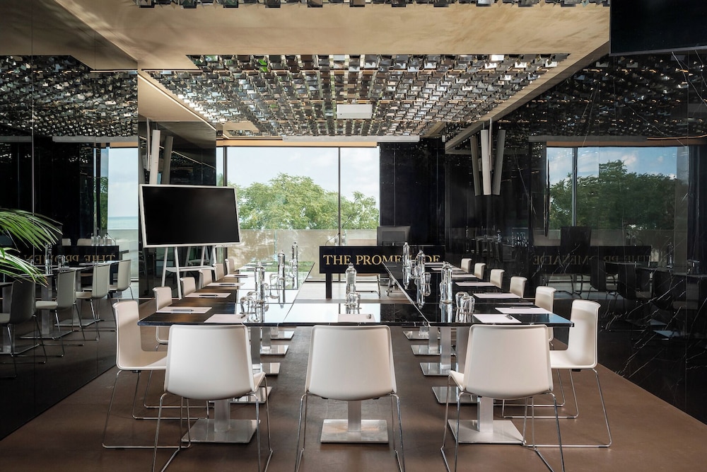 The Promenade Luxury Wellness Hotel 59/68