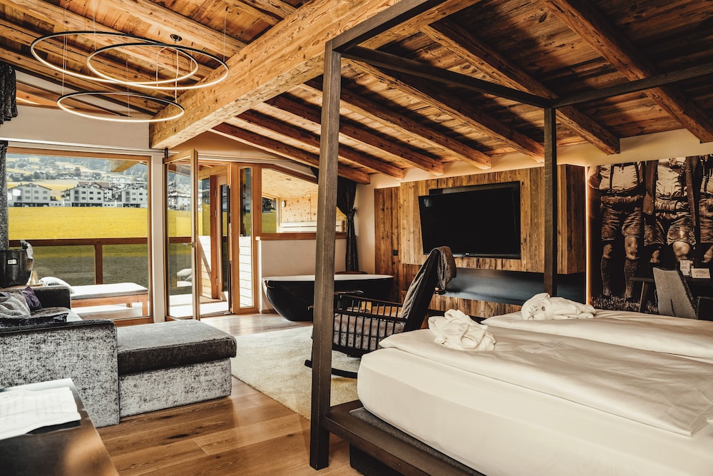 Suite, King Bed, Mountain View, Sofa, Sauna