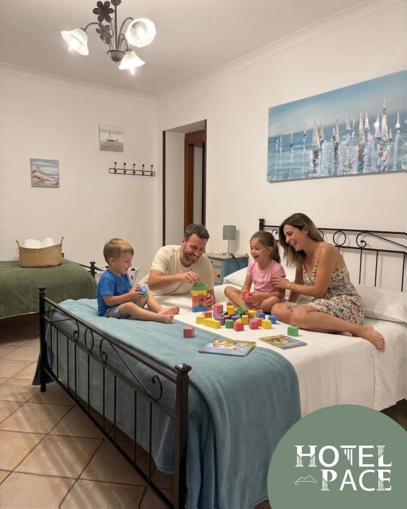 Basic, Triple, Queen Bed, Sofa, Albergo Pace 8/10