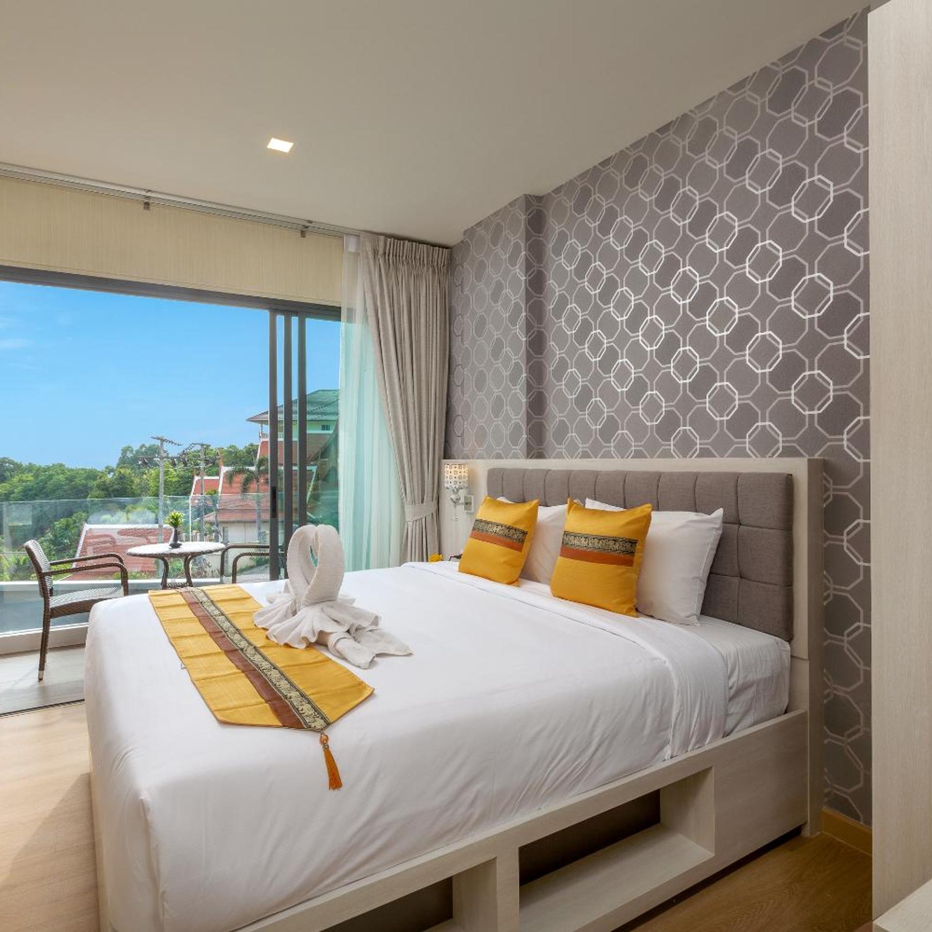 Deluxe, Sea View