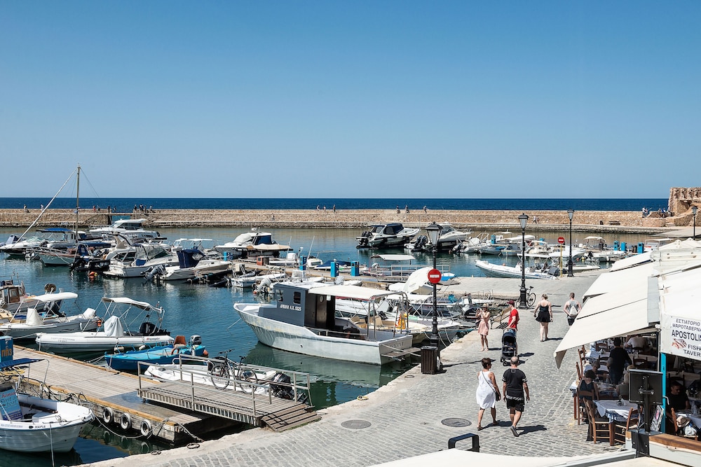 Avra Venetian Harbour Apartments 44/50