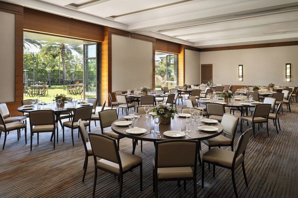 MARRIOTT IRVINE SPECTRUM 33/50