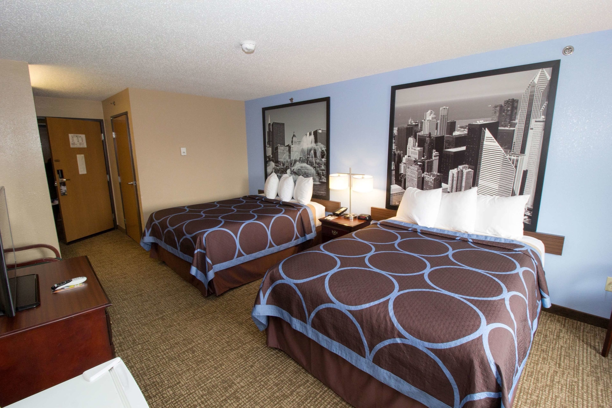 ROOM, 2 DOUBLE BEDS